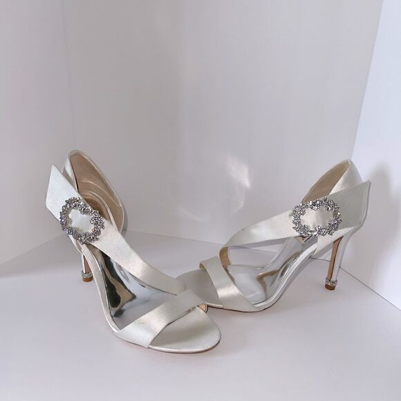 BADGLEY MISCHKA ivory satin heels rhinestones size 7 - Picture 1 of 15